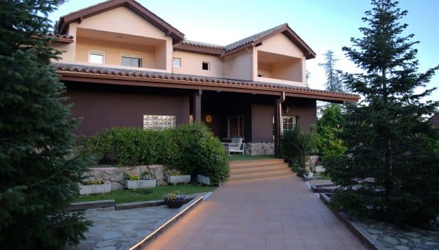 Entrada centro de adicciones Arbor en Soto del Real