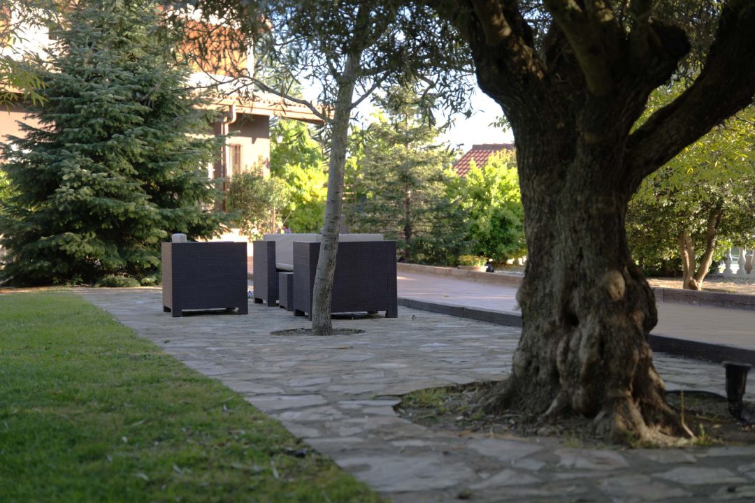 centro de adicciones Arbor en Madrid con jardines